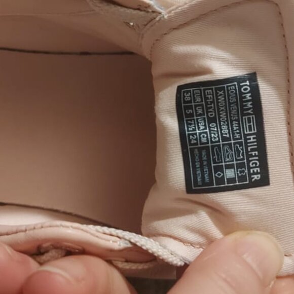 Tommy Hilfiger women's leather sneakers Size 7.5 - Picture 2 of 8